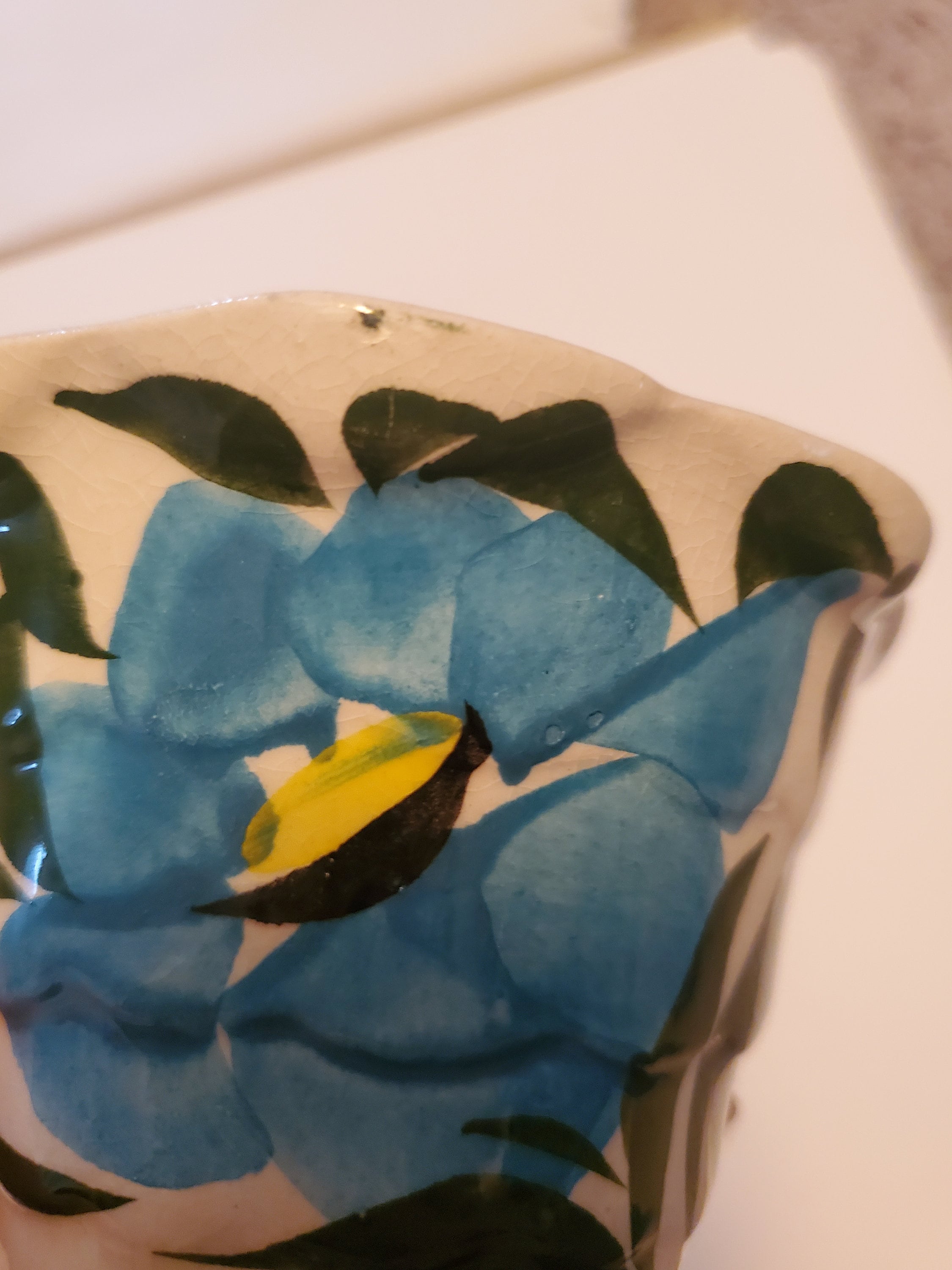 ヴィンテージの小さな陶器製花鉢、白と青い花 - Etsy 日本