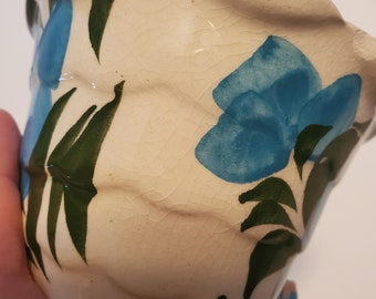青と白の花模様の鉢　古物 ヴィンテージの小さな陶器製花鉢、白と青い花 - Etsy 日本