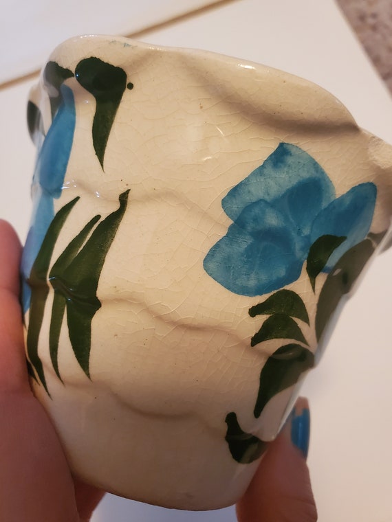 ヴィンテージの小さな陶器製花鉢、白と青い花 - Etsy 日本