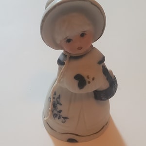 Figura de campana de niña de cerámica Jasco vintage, blanca y azul