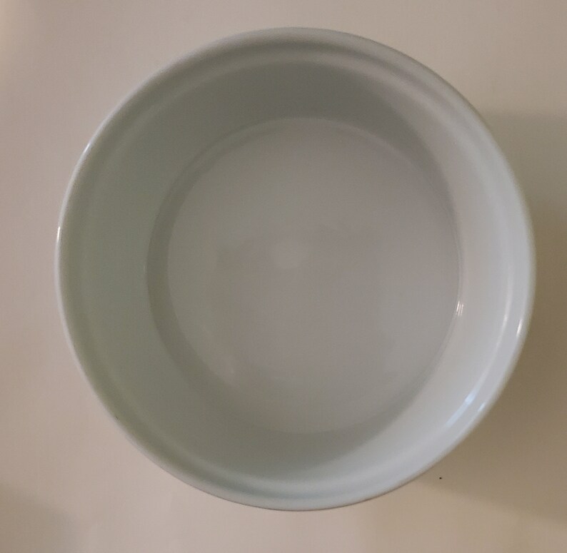 May include: White ceramic bowl with a smooth, glossy finish. The bowl is empty and appears to be new.