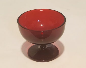 Plato de postre de vidrio rojo vintage