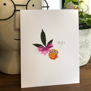 Designs / couleurs assortis: cartes de vœux faites à la main avec un design de hibou en carton et une vraie feuille de cannabis pressée