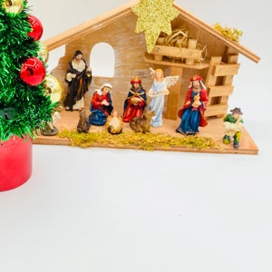 Resin Christmas Nativity Scene Set: Holy Family, Manger, 12 Piece