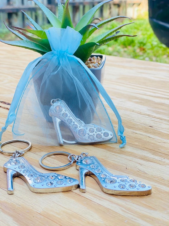 48-36-24pcs Quinceanera Favors Recuerdos Para Quinceanere /silver Keychains  Favors Sweet Sixteen/wedding Favors Cinderella FREE BLUE BAGS 