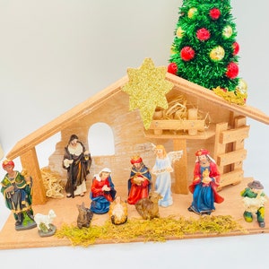 Resin Christmas Nativity Scene Set: 12 Piece Holy Family Figurine with Manger