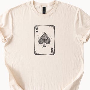 Camiseta com estampa de carta de ás de espadas, camiseta com estampa de carta da sorte, moda casual, estilo unissex, roupa para presente