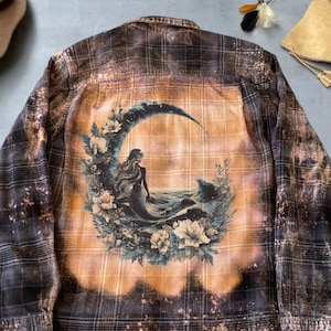 Zeemeermin maan grafische gebleekt flanellen shirt boho flanel esthetisch uniek geruit flanellen shirt kunstzinnig festivalshirt Ocean Lover