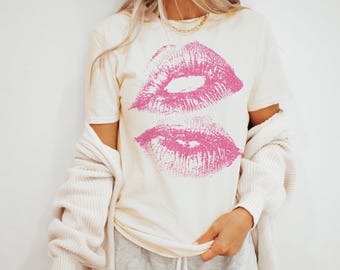 Vibrant Pink Lips Graphic Tee Bold Pop Art Design