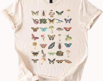 Camiseta con gráfico de mariposa, hongo y arte natural