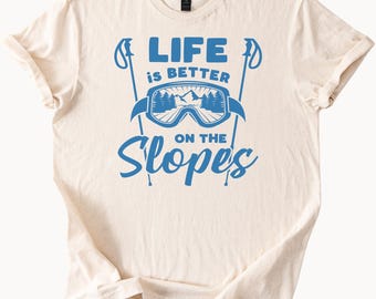 Das Leben ist besser auf den Pisten Ski fahren Berge Schnee Abenteuer Grafik Shirt Cooles Winter Sport Outdoor T-Shirt für Ski Liebhaber