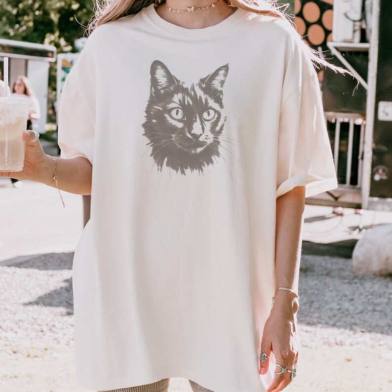 Camiseta unisex con estampado de gato negro, colores cómodos Ivory