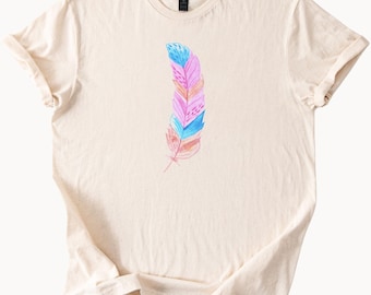 Koszulka z grafiką w stylu boho z piórami, akwarela, pastelowa koszulka z piórami, inspirowana naturą, artystyczna koszulka z piórami, miękka, neutralna koszulka z piórami, pomysł na prezent
