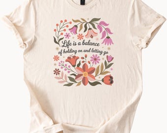 La vita è un equilibrio, citazione, maglietta grafica floreale, messaggio positivo ispiratore, maglietta floreale, maglietta motivazionale, regalo per lei e lui.