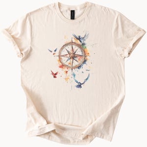 Camiseta con rosa de los vientos, pájaros en acuarela, gráfico de naturaleza, aventura, mapa de dirección artística, regalo de viaje al aire libre