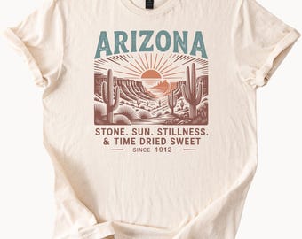Arizona-Wüsten-T-Shirt mit Kaktuslandschaft, Sonnenuntergang, Naturmotiv, Südwest-Abenteuer, Sonnenstein, Stille, Zeit, Getrocknet, Süß, Seit 1912