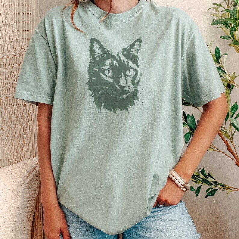 Camiseta unisex con estampado de gato negro, colores cómodos Bay
