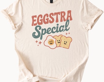 Maglietta grafica speciale Eggstra, maglietta con simpatico sorriso sulle labbra, cibo per la colazione con uova e toast, divertente maglietta con gioco di parole e cartone animato, regalo per gli amanti del cibo