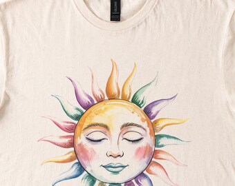 Koszulka z grafiką w stylu boho z tęczową twarzą w słońcu i zamkniętymi oczami, inspirowana duchową, niebiańską sztuką i mistyczną astrologią, unisex, miękka bawełniana koszulka