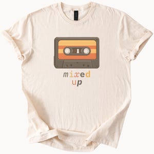 Camiseta Cassette Tape Mixed Up, presente retrô para amantes de música, camiseta gráfica com mixtape de áudio old school, estilo retrô dos anos 80 e 90