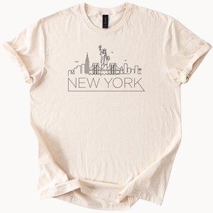 Koszulka z grafiką New York Skyline ze Statuą Wolności Empire State Building Cityscape Minimalistyczna grafika liniowa New York City Shirt