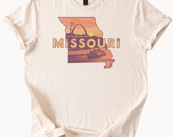 Missouri State Outline T-shirt med St Louis Arch flodbåt och solnedgång Scenisk Missouri souvenirskjorta Missouri presenttröja