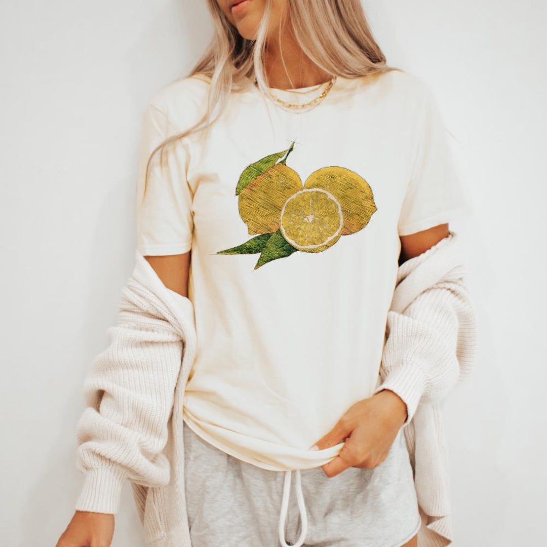 Lemon Graphic T-shirt, Summer Fruit Tee, Vintage Lemon Design