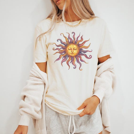 Sun Face Graphic Tee, Vintage Style Sun T-Shirt, Celestial Sun Design, Boho Sun Shirt, Retro Sun Art Tee, Cool Casual Gift Idea