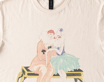 Camiseta romántica de algodón con estampado de payaso Pierrot y pareja sentada en un banco, estilo acuarela, suave, informal, color natural