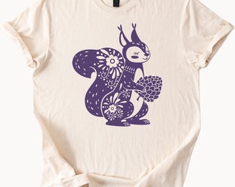 Floral Squirrel Graphic Tee Cute Animal Holding Pinecone Nature Shirt Boho Woodland Creature TShirt for Women Fall Aesthetic Top