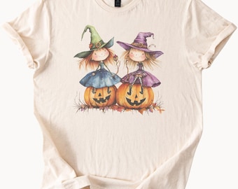 Bonita camiseta de Halloween con dos brujitas sentadas en linternas de Jack-O-Lantern, camiseta gráfica de otoño, camiseta de calabaza de bruja, regalo de Halloween