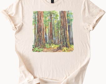 Koszulka z nadrukiem drzewa Redwood Forest Tree z wysokimi sosnami i paprociami, grafika na temat natury i sztuki leśnej na świeżym powietrzu dla odkrywców