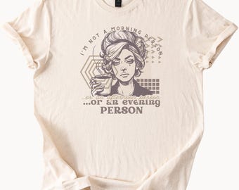 Non una persona mattiniera, divertente, amante del caffè, regalo per introversi, maglietta sarcastica, umorismo assonnato, grafica