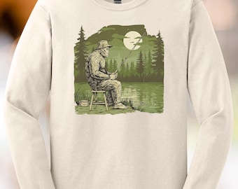 Bigfoot visshirt Sasquatch grafische maanverlichte bosmeer visser shirt met lange mouwen natuurliefhebber cadeau outdoor avontuur T-shirt