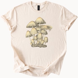 Maglietta grafica con funghi, illustrazione botanica di funghi, maglietta per amanti della natura, maglietta artistica con funghi della foresta estetica, abbigliamento Cottagecore