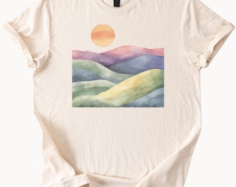 Camiseta con acuarela de montaña y atardecer, camiseta con paisaje abstracto, ropa inspirada en la naturaleza