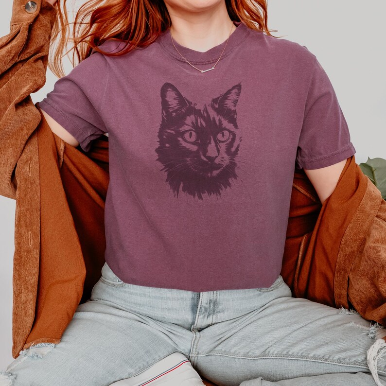 Camiseta unisex con estampado de gato negro, colores cómodos Berry