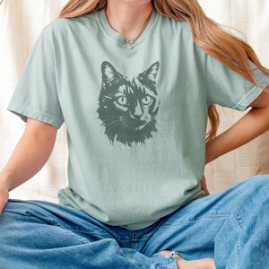 Camiseta unisex con estampado de gato negro, colores cómodos imagen 2