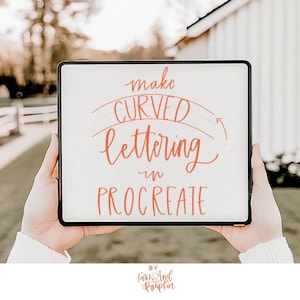 Può includere: Un tablet digitale che mostra un messaggio scritto a mano in testo arancione che dice "make CURVED lettering in PROCREATE by farmAndPumpkin".