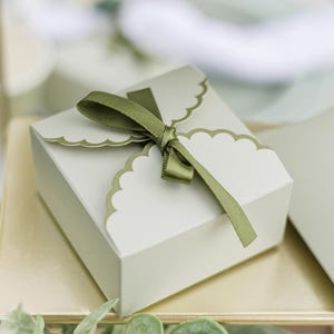 10 boîtes de friandises vertes sauge festonnées, boîtes vertes de remerciement, boîtes cadeaux vertes, 7 x 3,5 x 7 cm. Boîtes en papier vertes, boîtes de cadeaux de mariage
