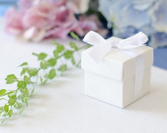 Mini White Favour Boxes with Ribbon, Set of 10, Small Square White Gift Boxes, White Wedding Favour Boxes with lid