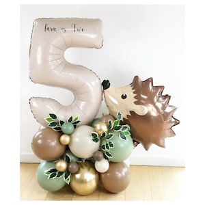 Rzeźba jeża DIY, stos balonów jeża, rzeźba jeża, balony jeża, balony leśne, zwierzęta leśne, jeże