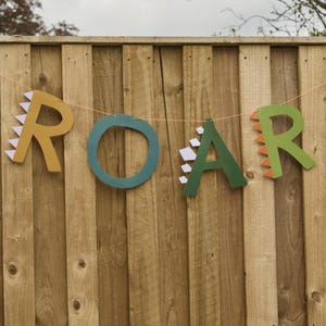 Banner de tarjeta con rugido de dinosaurio, lindo banner de cumpleaños de dinosaurio, banner de cumpleaños con temática de dinosaurio, decoraciones de cumpleaños de dinosaurio, banner de dinosaurio