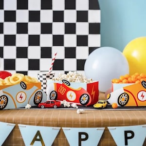 3 cajas con temática de autos de carreras para bocadillos, cajas de golosinas con temática de autos de carreras, fiesta con temática de autos de carreras, primer cumpleaños, cumpleaños de niños, vajilla para fiestas infantiles
