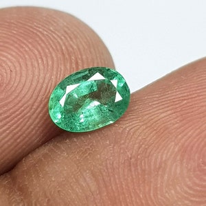 Sambischer Smaragd: 0,81 Ct Natürlicher ovaler Edelstein, 7 x 5 MM