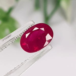 1,04 ct Natürlicher Rubin aus den Minen Burmas, erhitzt, oval, loser Edelstein