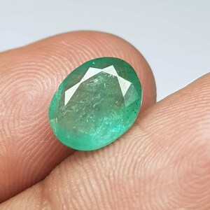 2.50カラットの天然エメラルド、ザンビア産、未処理ルース、アースマイン産、天然エメラルド、光沢のあるエメラルド、認定エメラルド