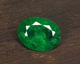 天然エメラルド　オーバルミクストカット　ブラジル産　寸法　：　4.3X3.2X1.8mm/0.20cts　５月の誕生石 最高品質パイライトインエメラルド(Pyrite in Emerald) マロンカット