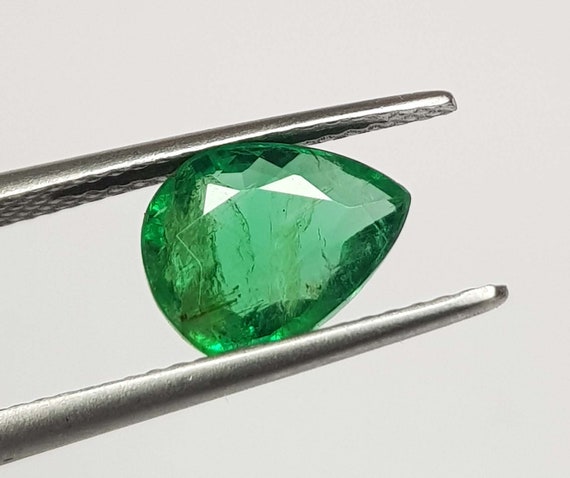 1.56カラットのグリーンエメラルドペアカットルースジェムストーン