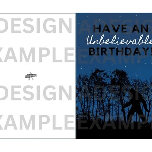 Peut inclure: Une carte d'anniversaire avec un fond bleu et une silhouette de Bigfoot marchant dans une for&ecirc;t. La carte dit "Have an unbelievable birthday!"